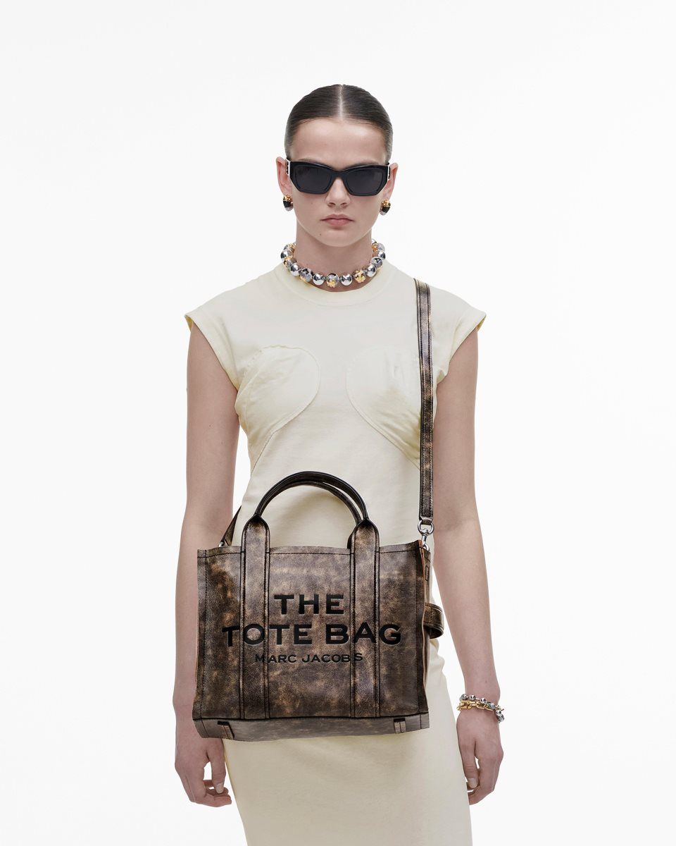 The Tote Bag Marc Jacobs The Distressed Leather Medium Tote Bag Femme Marron | 712FWEMHL